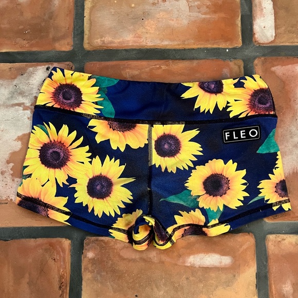Fleo short. Size: medium - Picture 2 of 3